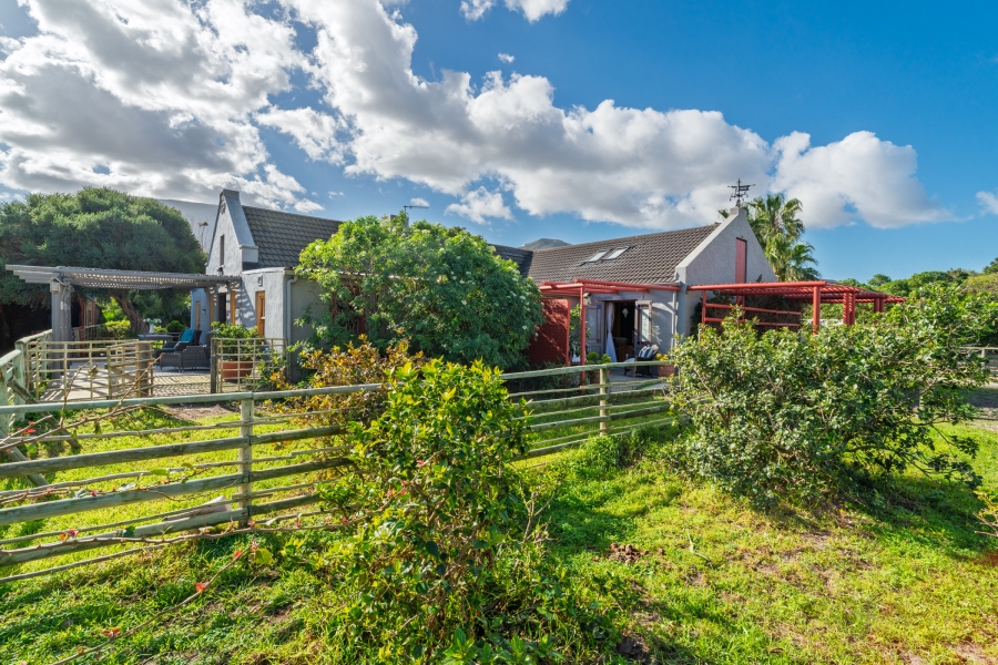 4 Bedroom Property for Sale in Meadowsteads Western Cape